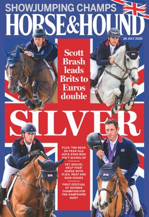 Horse & Hound 524 Premium Cover